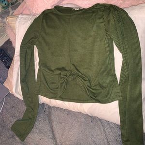 long sleeve cropped green shirt
